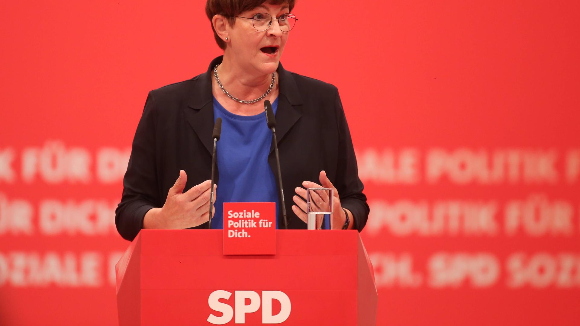 SPD-Bundesparteitag: Die ehemalige Ko-Vorsitzende Saskia Esken hält eine Rede . SPD-Bundesparteitag: Die ehemalige Ko-Vorsitzende Saskia Esken hält eine Rede .