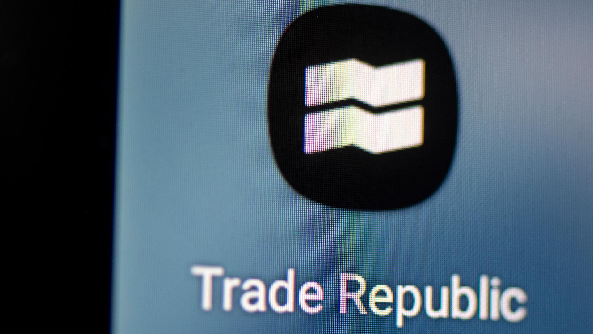 Auf dem Bildschirm eines Smartphones sieht man das Logo der App Trade Republic. Auf dem Bildschirm eines Smartphones sieht man das Logo der App Trade Republic.