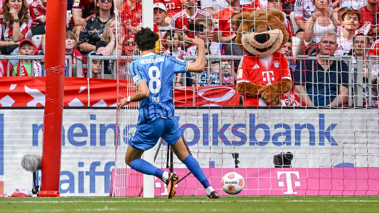 Eren Dinkçi vom FC Heidenheim beim Torschuss zum zwischenzeitlichen 0:2