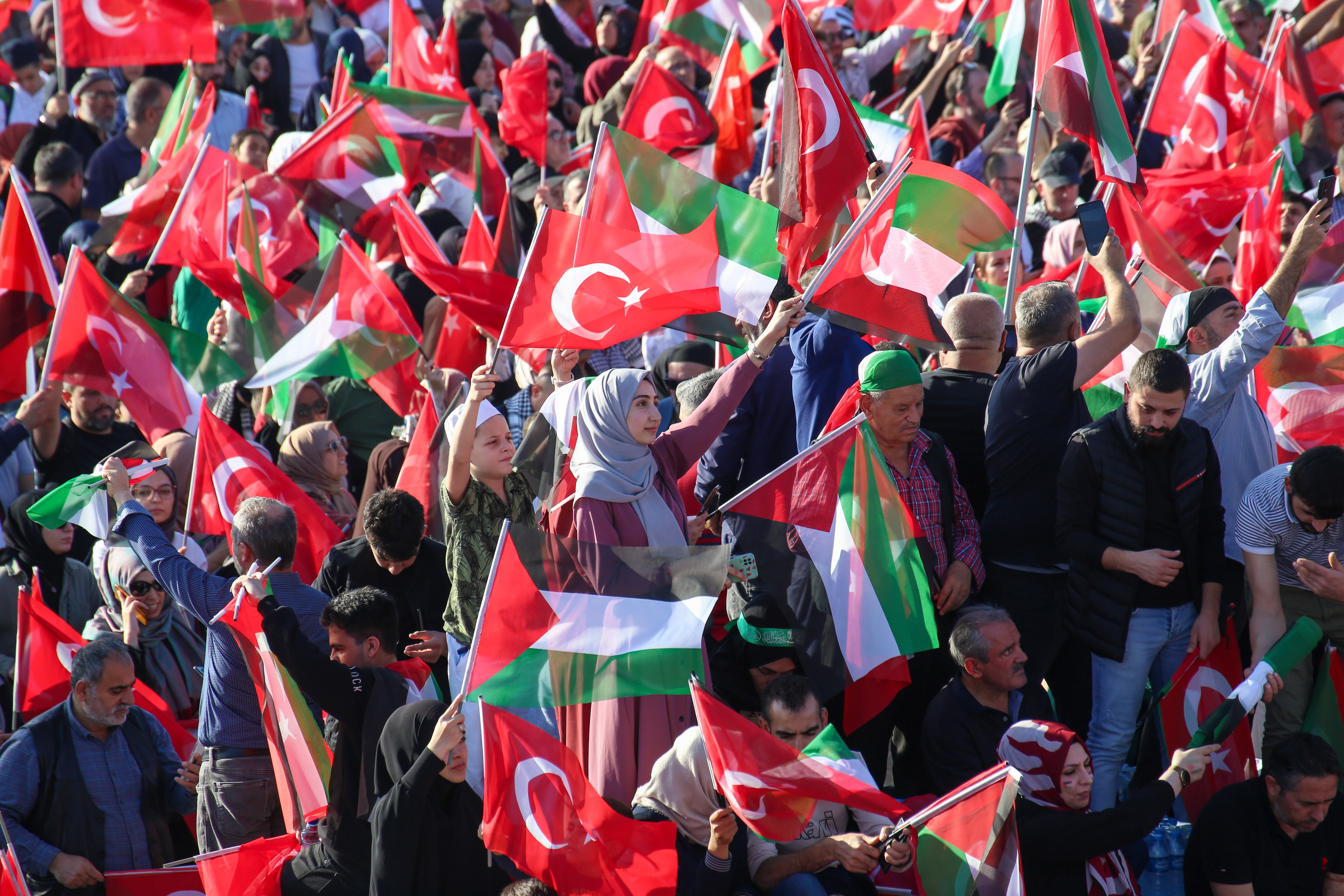 Nahostkrieg - Pro-palästinensische Massenkundgebung in Istanbul - Erdogan verurteilt Israel