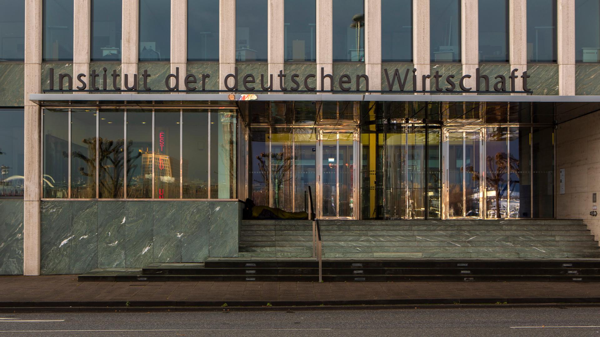 Das Institut der deutschen Wirtschaft IW am Konrad-Adenauer-Ufer in Köln.