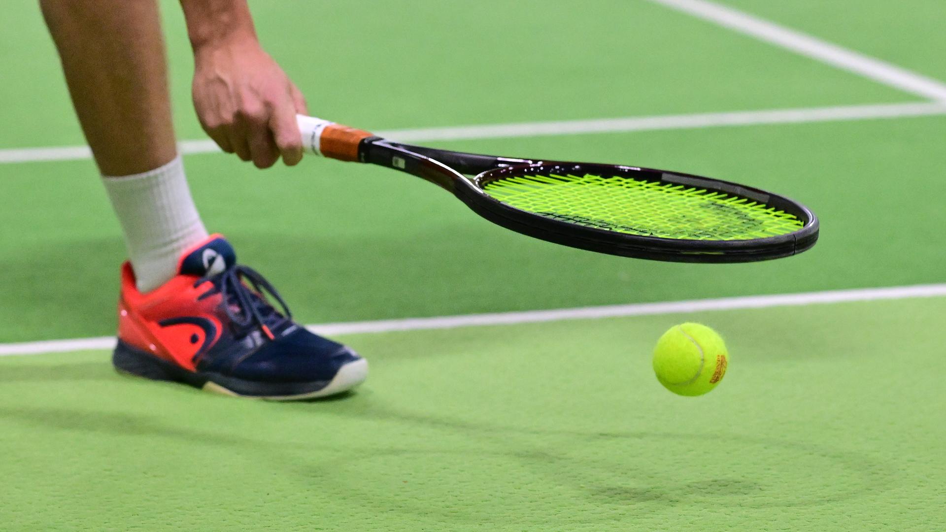 Symbolbild Tennisschläger