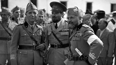 General Attilio Teruzzi (rechts) mit den Marschällen Pietro Badoglio und Itali Balbo, im Jahr 1936 in Irpinia