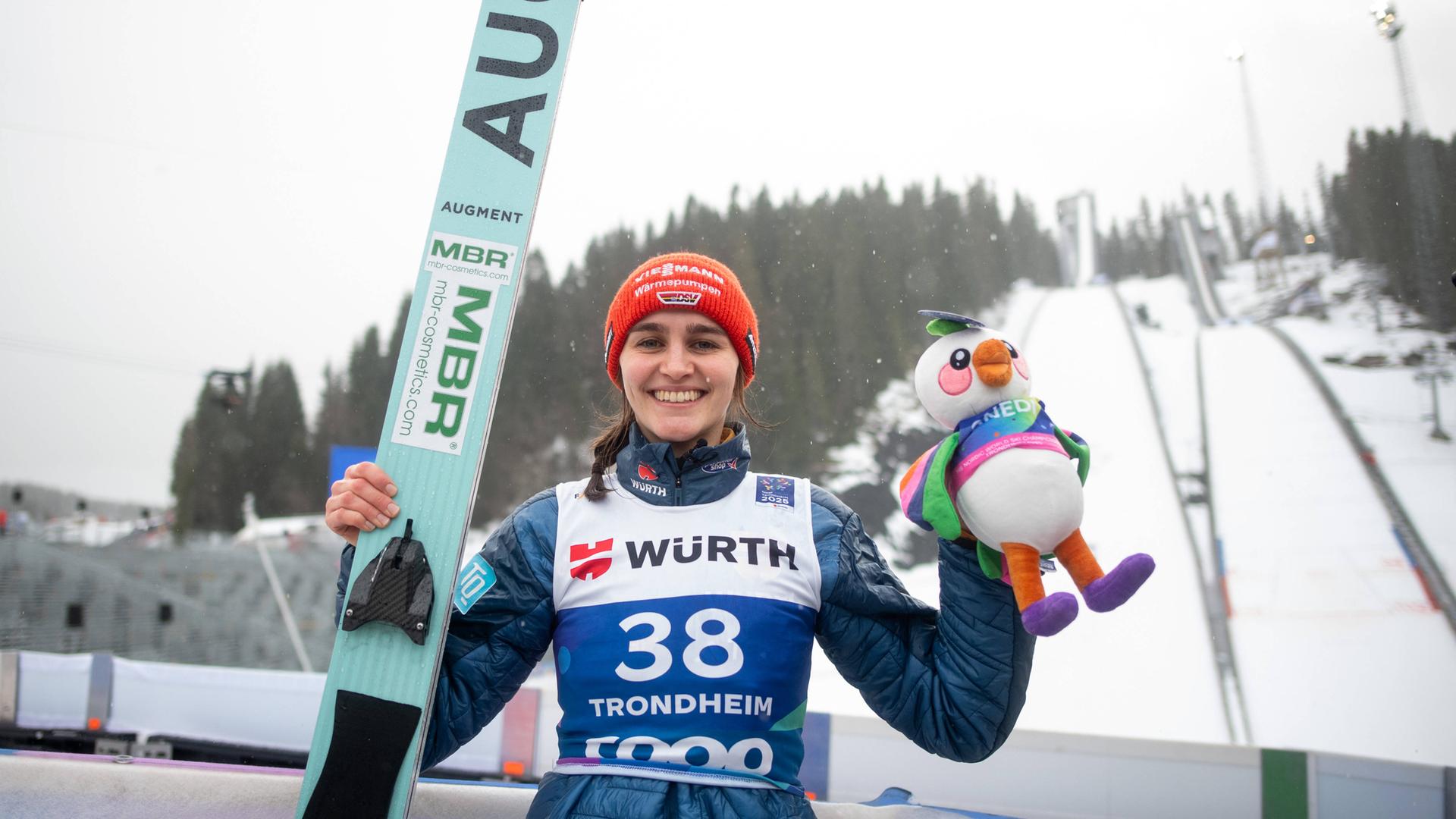 Selina Freitag jubelt in Trondheim über ihre Silbermedaille. Selina Freitag jubelt in Trondheim über ihre Silbermedaille.