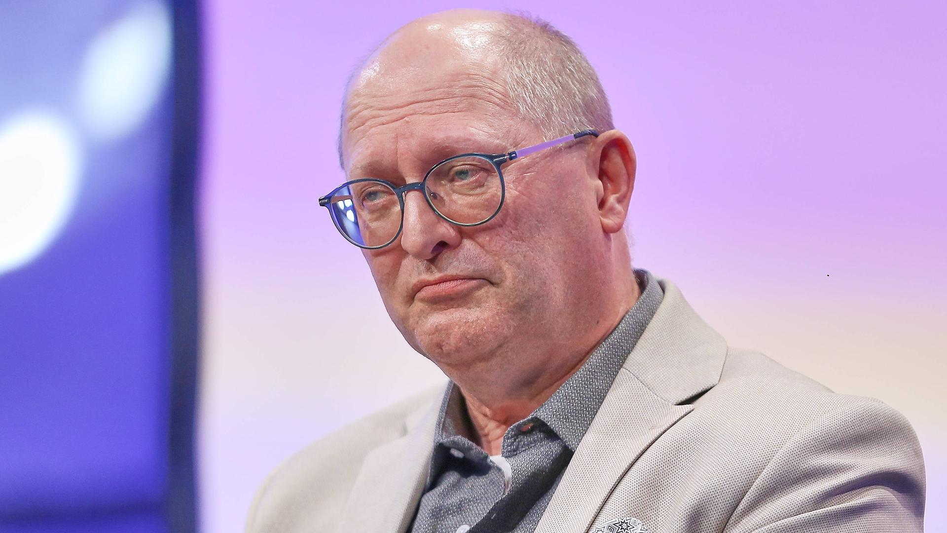 Das Foto zeigt Stefan Düll, den Präsidenten des Deutschen Lehrerverbandes.