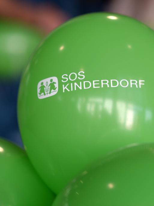 Luftballons liegen am 14.07.2017 in Berlin in der gerade eröffneten Botschaft für Kinder des Vereins SOS-Kinderdorf.
