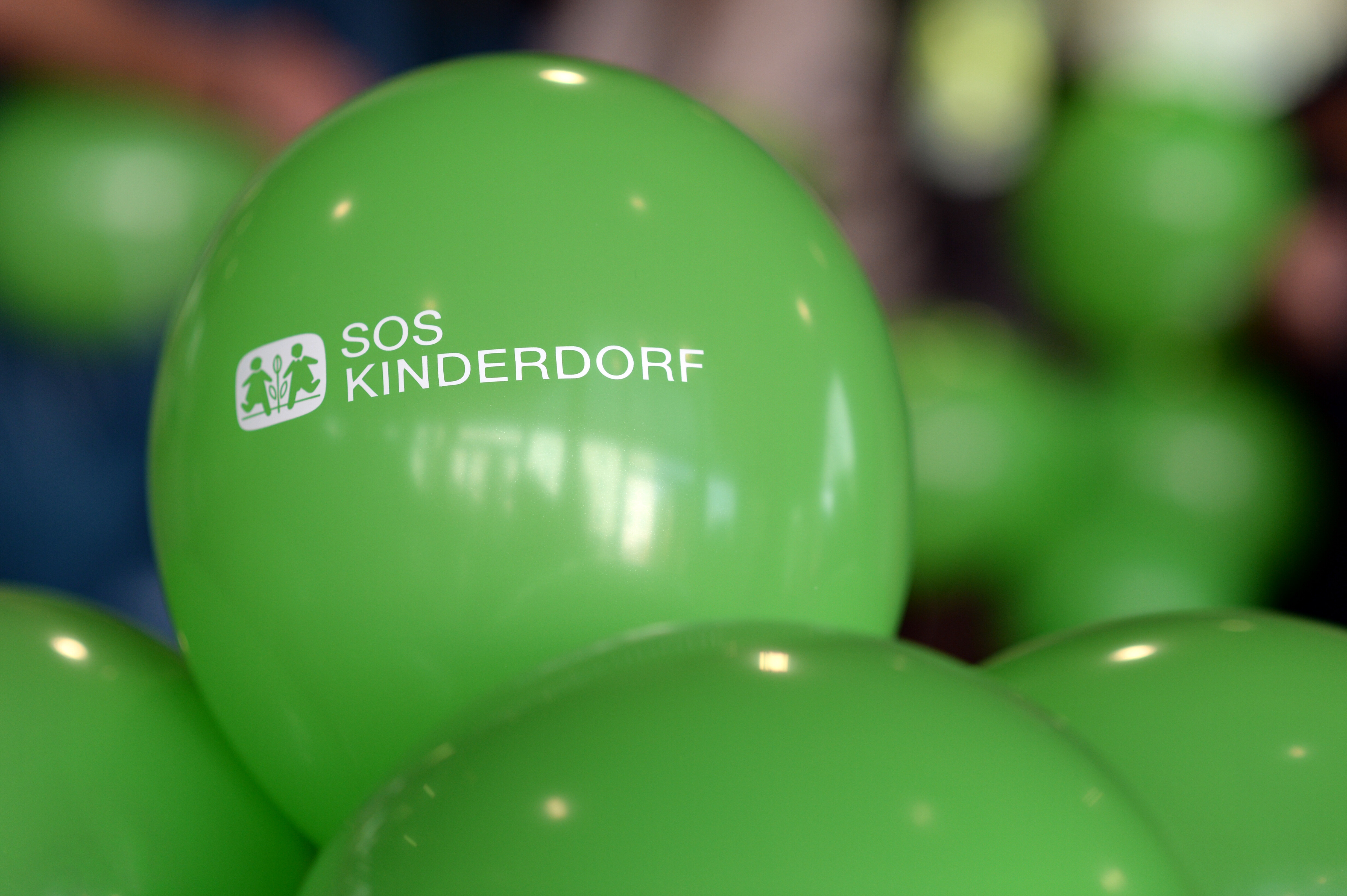 Luftballons liegen am 14.07.2017 in Berlin in der gerade eröffneten Botschaft für Kinder des Vereins SOS-Kinderdorf.