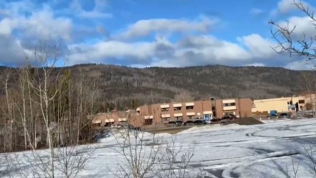 Blick auf die Schule in Tumbler Ridge in Kanada.