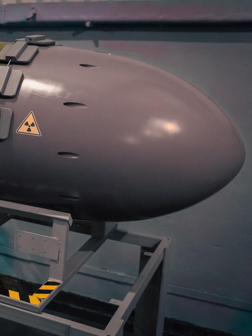 Atombombe im Bunker einer geheimen russischen Militärbasis Atombombe im Bunker einer geheimen russischen Militärbasis