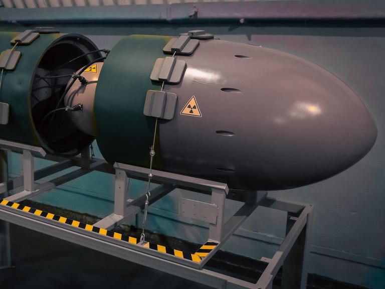 Atombombe im Bunker einer geheimen russischen Militärbasis Atombombe im Bunker einer geheimen russischen Militärbasis