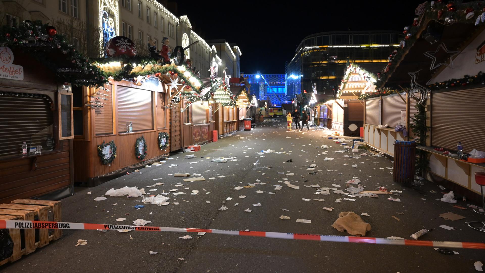 Ein Blick auf den abgesperrten Weihnachtsmarkt in Magdeburg.