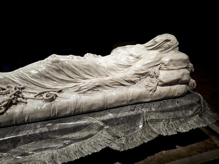 Der verschleierte Christus (Cristo velato) ist eine Marmorskulptur von Giuseppe Sanmartino