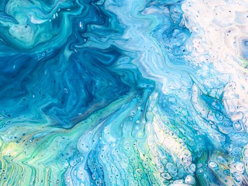 ineinander laufende Wasserstrudel