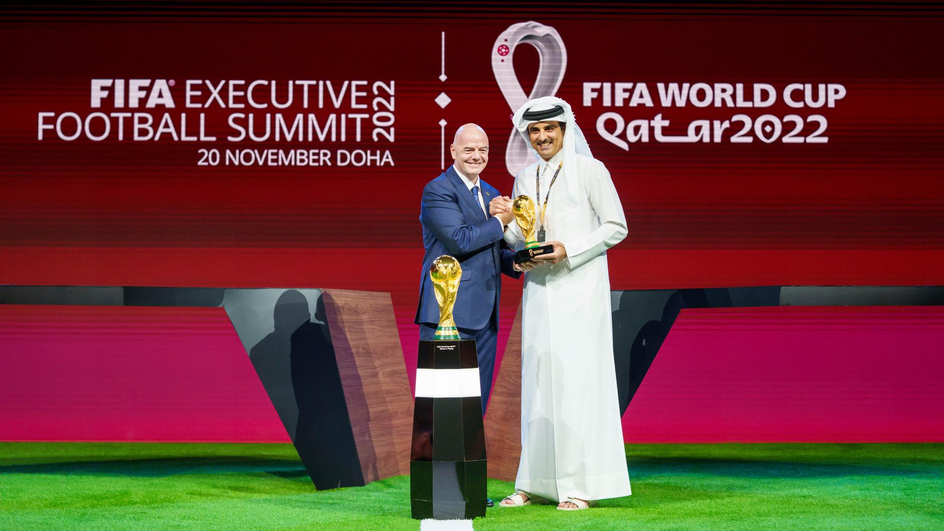 FIFA-Präsident Gianni Infantino (li.) und Tamim Al Thani, der Emir von Katar 