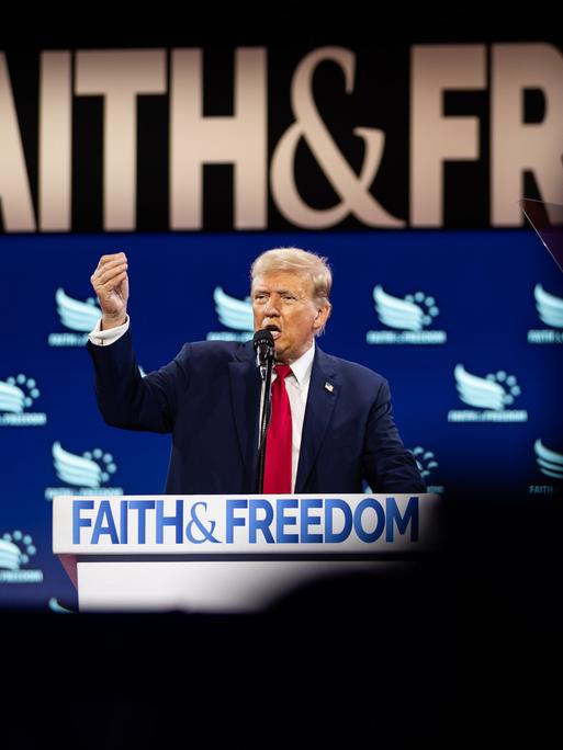 Ex-Präsident Donald Trump spricht auf der Konferenz Faith and Freedom Coalition, die christliche Anschauungen stärker in der Politik verankern will