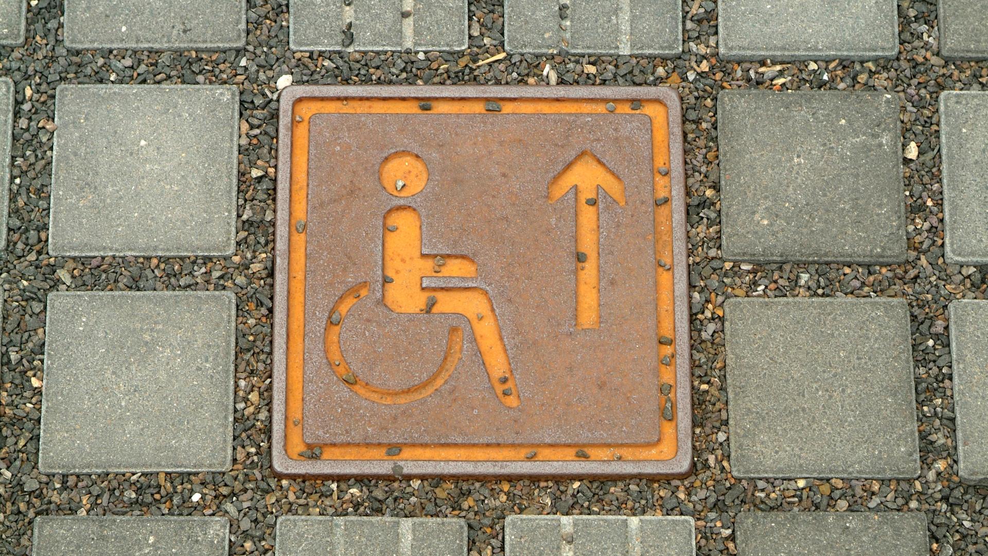 Piktogramm von einem Rollstuhlfahrer.