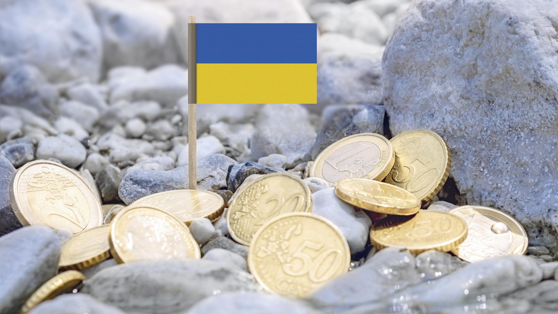 Illustration: Ukrainische Flagge und Euromünzen am Flussufer Illustration: Ukrainische Flagge und Euromünzen am Flussufer
