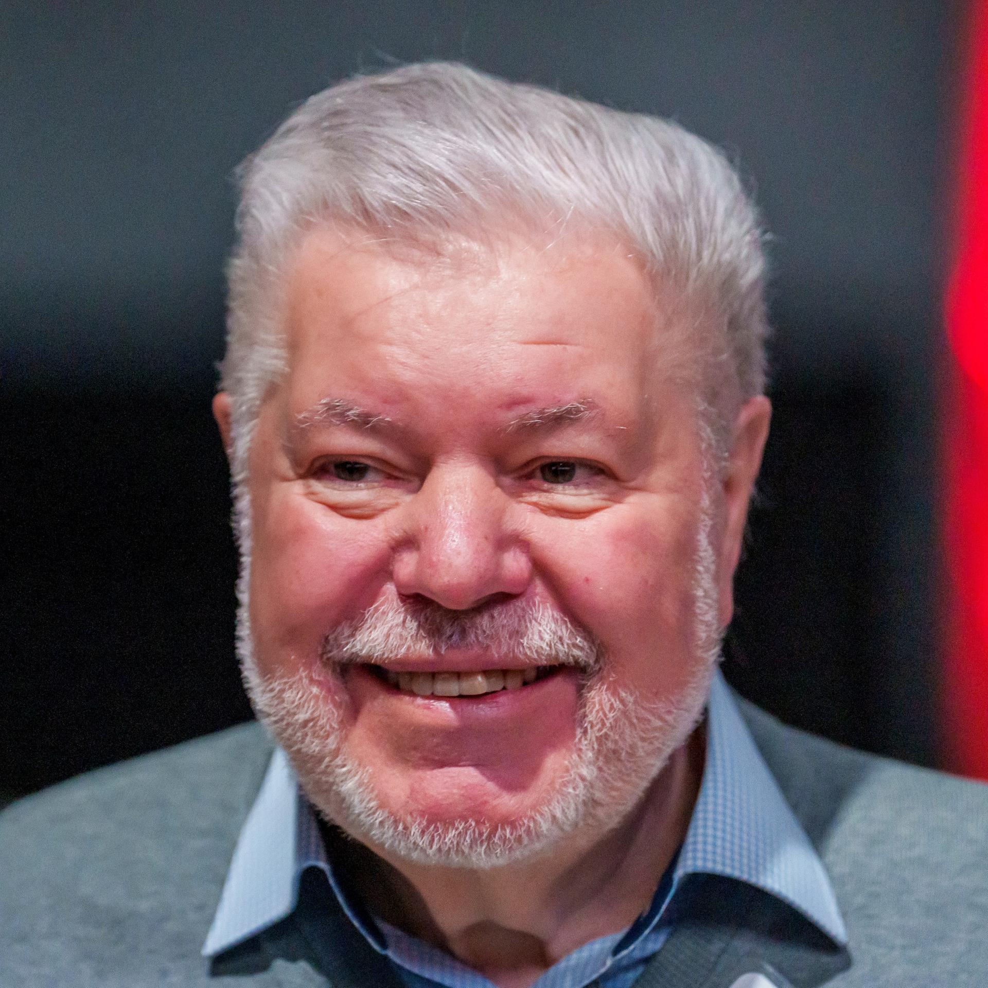 Kurt Beck (SPD), ehemaliger Ministerpräsident von Rheinland-Pfalz, im November 2025 bei der Landesvertreterversammlung der Landes-SPD.