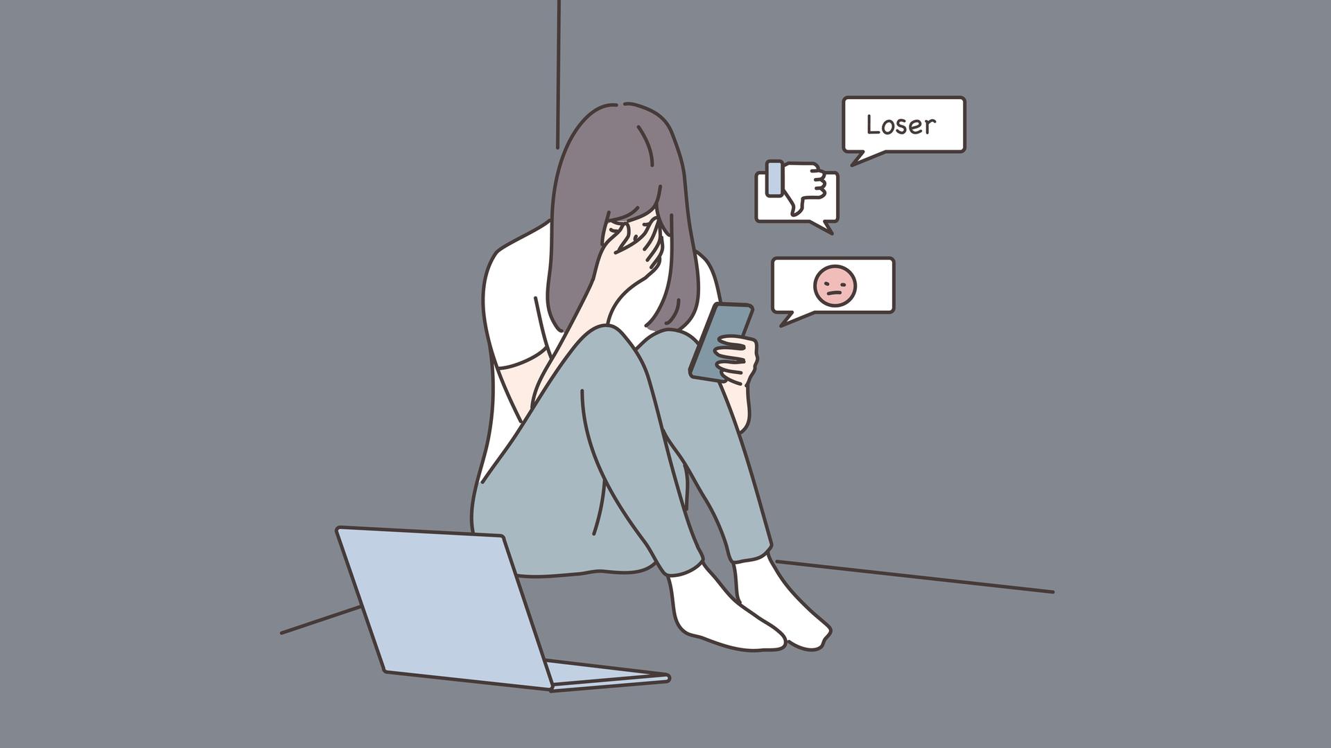 Eine farbige Zeichnung zeigt ein Mädchen, das niedergeschlagen auf dem Boden sitzt und auf ihrem Smartphone Nachrichten liest. In einer Sprachblase ist "Loser" zu lesen. Symbolbild für Cybermobbing