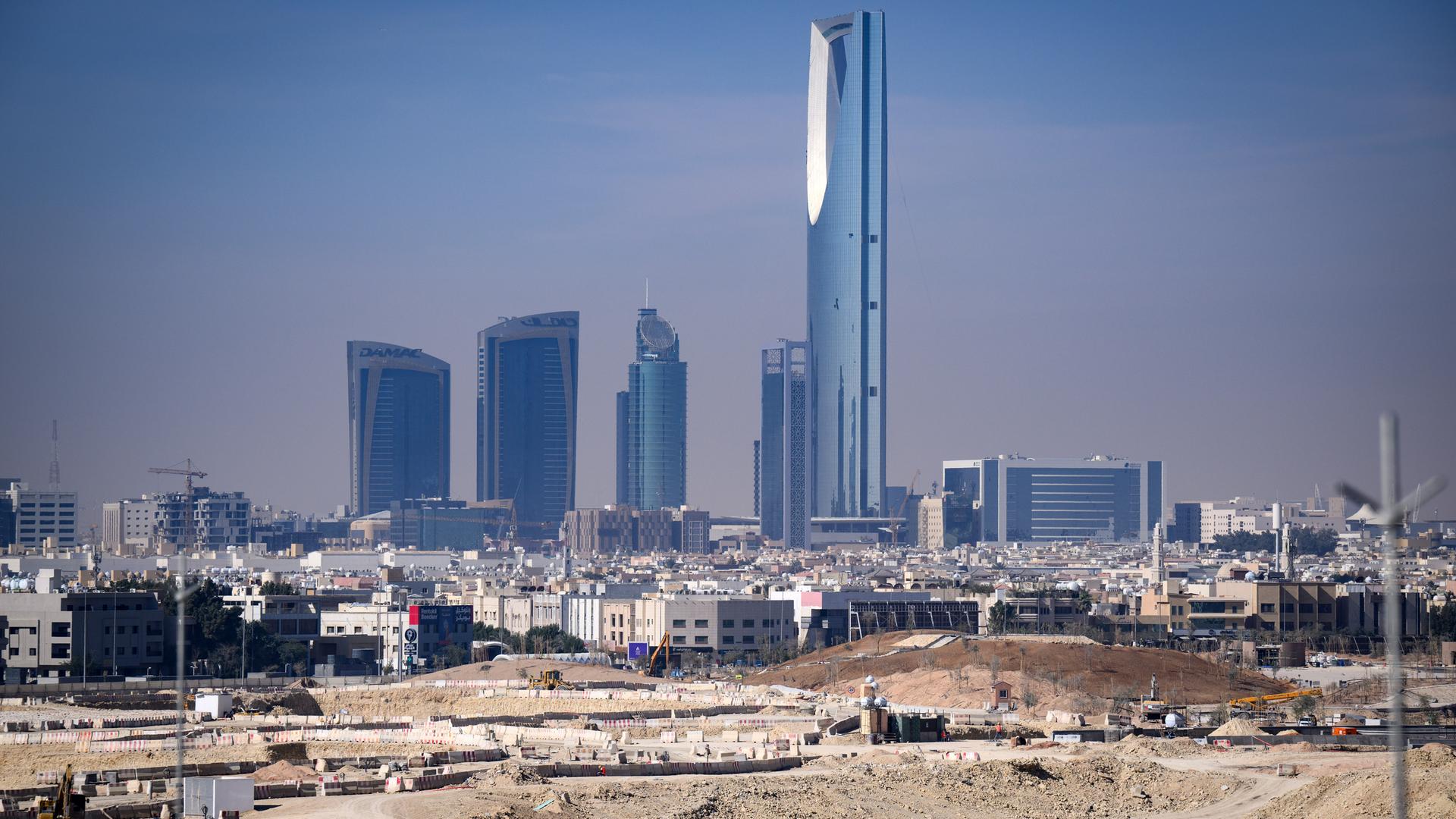 Blick auf die Baustelle vom King Salman Park auf dem Gelände des ehemaligen Flughafens von Riad