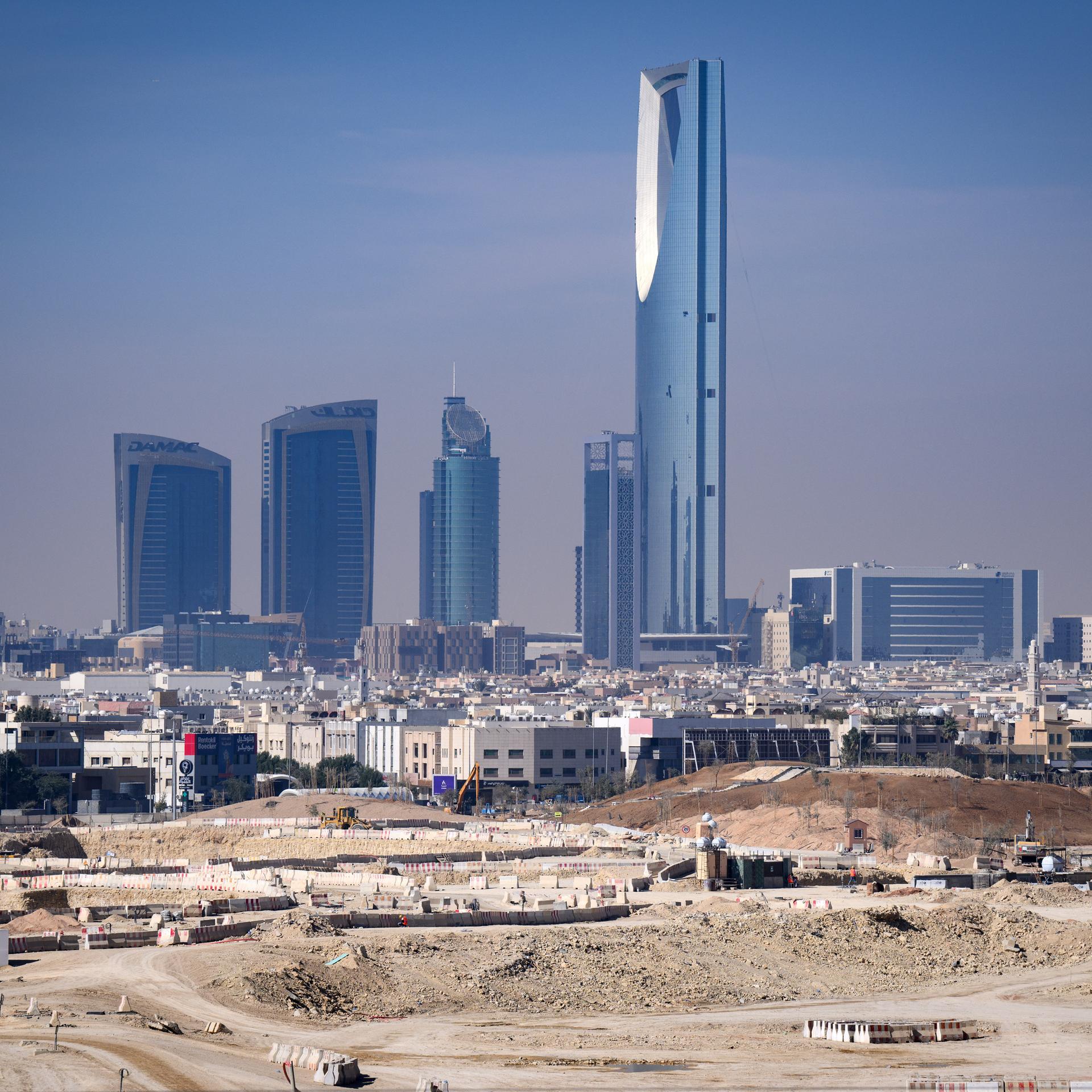 Blick auf die Baustelle vom King Salman Park auf dem Gelände des ehemaligen Flughafens von Riad