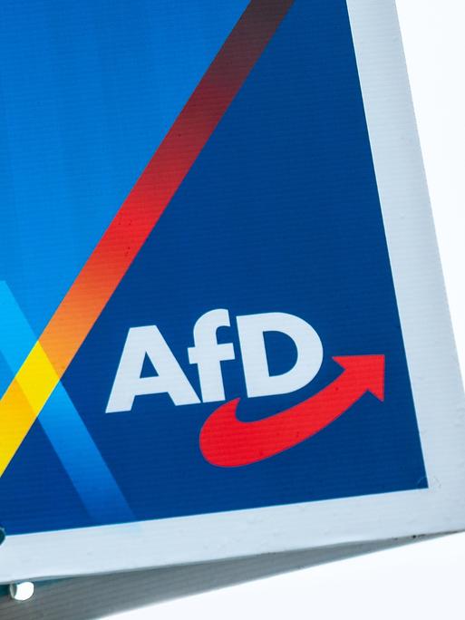 Nahaufnahme eines Wahlplakat der Partei AfD - Alternative für Deutschland.