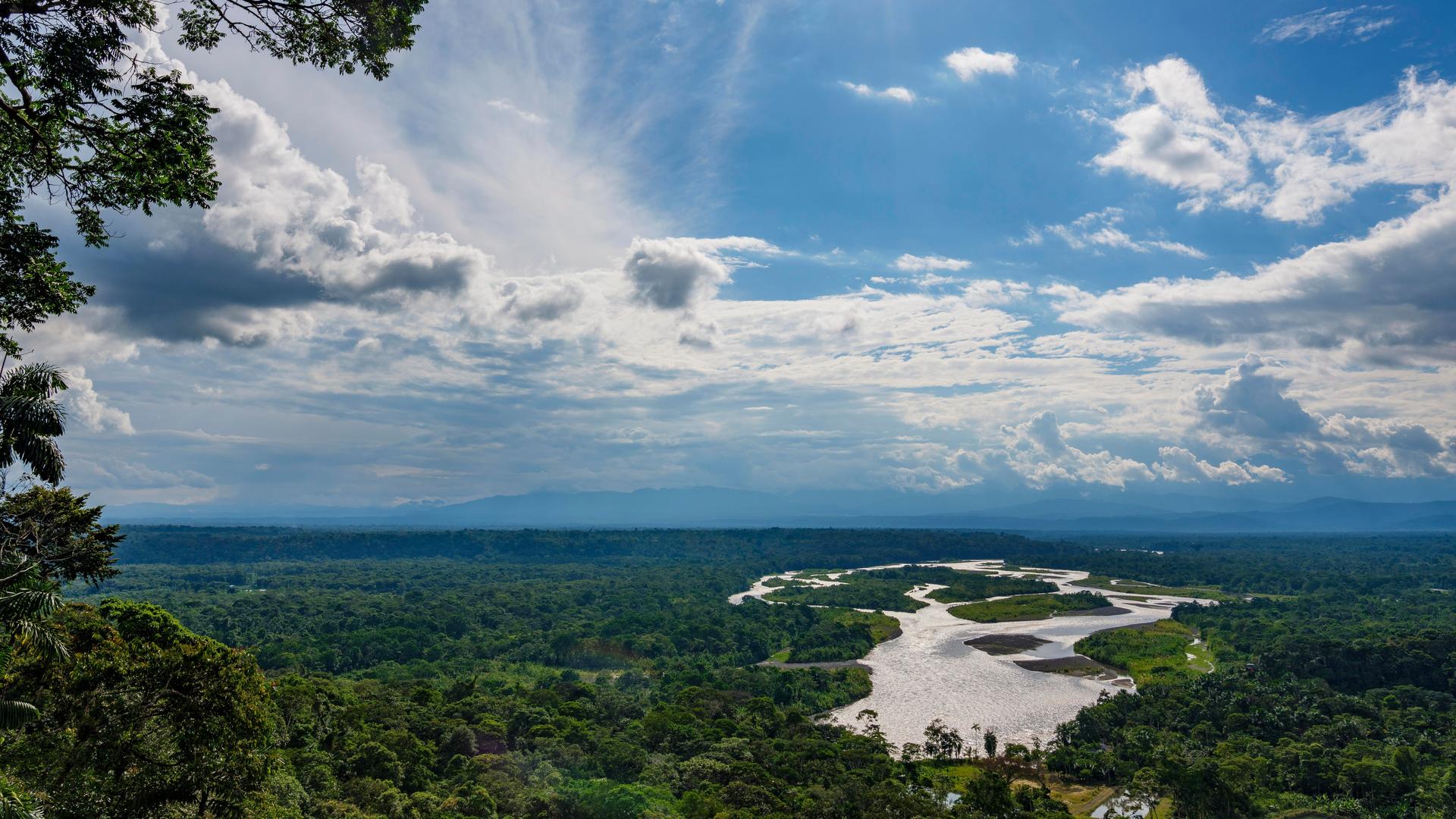 Ausblick vom Mirador Indichuris auf den Rio Pastaza und den Amazonas Regenwald, Provinz Pastaza, Ecuador, Südamerika