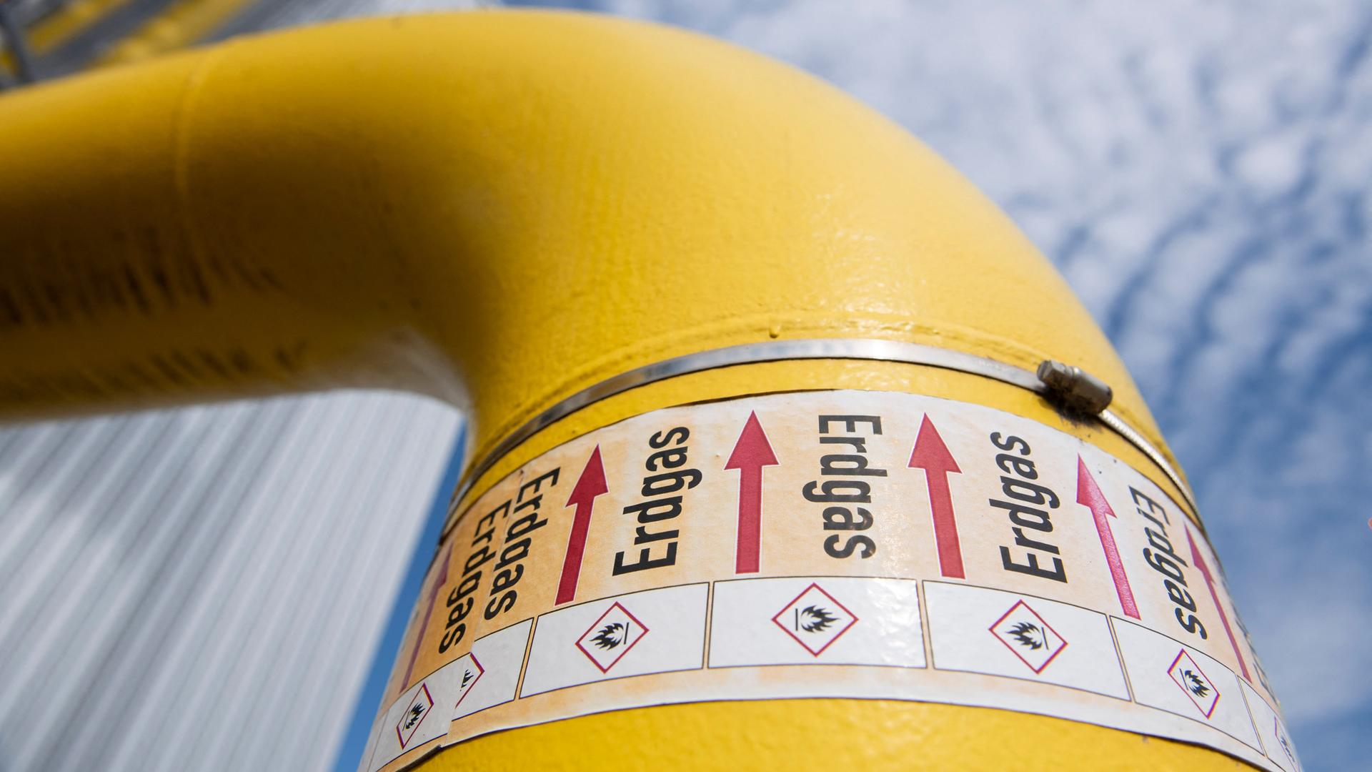 Eine Gasleitung mit der Beschriftung "Erdgas"