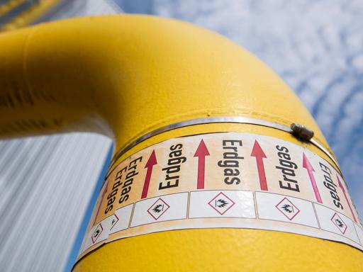 Eine Gasleitung mit der Beschriftung "Erdgas"