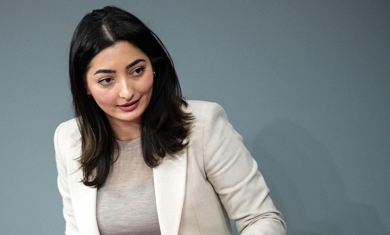 Reem Alabali-Radovan (SPD), Staatsministerin für Integration, spricht im Bundestag. Reem Alabali-Radovan (SPD), Staatsministerin für Integration, spricht im Bundestag.