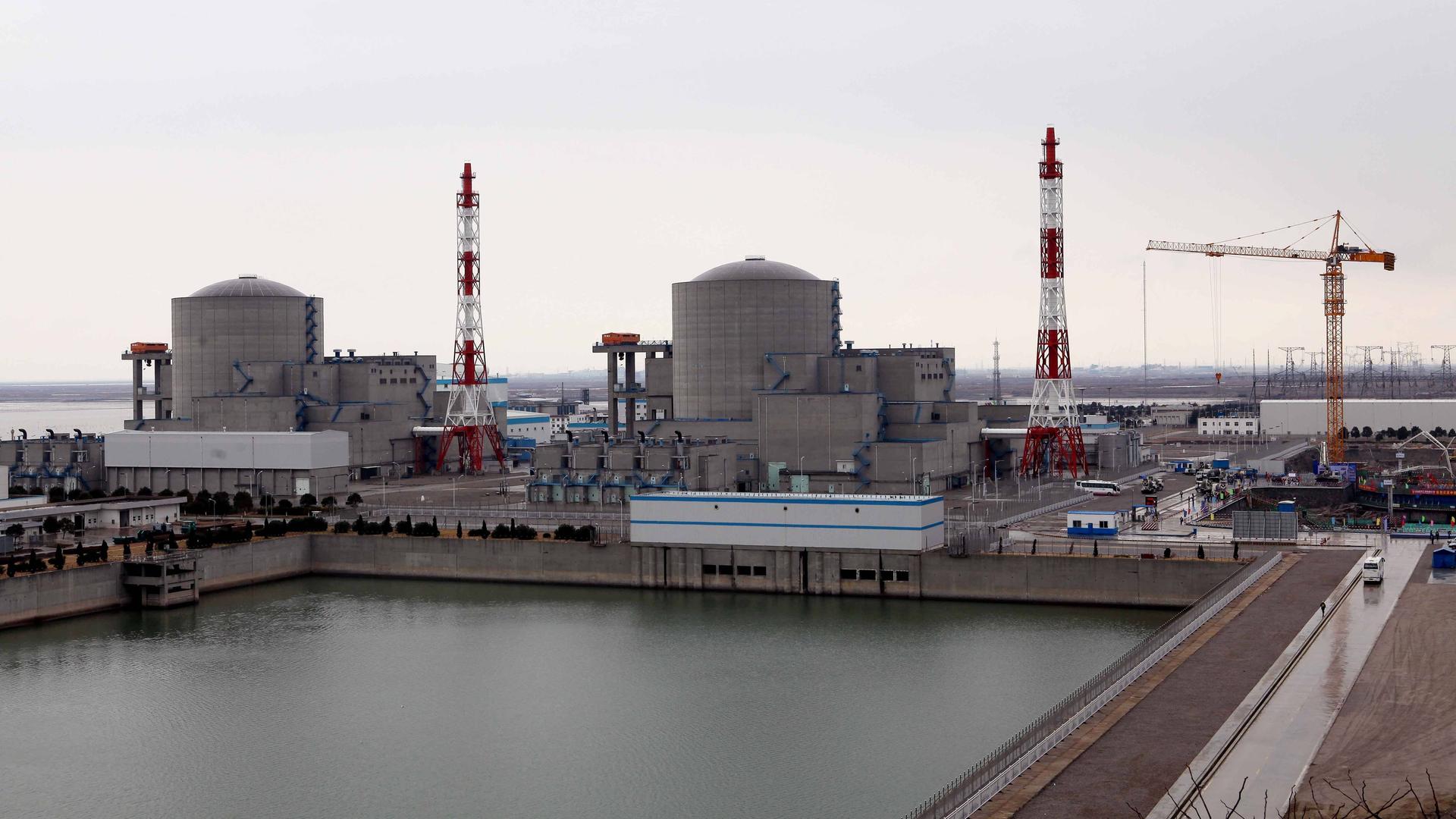 Bildnummer: 58953837  Datum: 27.12.2012  Copyright: imago/China Foto PressLIANYUNGANG, CHINA - DECEMBER 27: (CHINA OUT) A general view of Phase 1 of the Tianwan Nuclear Power Plant on December 27, 2012 in Lianyungang, Jiangsu Province of China. The second phase of Tianwan Nuclear Power Plant, which consists of two Russian-designed 1060 MWe VVER-1000 pressurized water reactors, started construction on Thursday. PUBLICATIONxINxGERxSUIxAUTxHUNxONLY Wirtschaft Energie Atomenergie AKW Reaktor Bau Neubau premiumd xmk x0x 2012 quer  58953837 Date 27 12 2012 Copyright Imago China Photo Press Lianyungang China December 27 China out a General View of Phase 1 of The Tianwan Nuclear Power plant ON December 27 2012 in Lianyungang Jiangsu Province of China The Second Phase of Tianwan Nuclear Power plant Which consists of Two Russian designed   VVER 1000 Pressurized Water  started Construction ON Thursday PUBLICATIONxINxGERxSUIxAUTxHUNxONLY Economy Energy Atomic Energy NPP Reactor Construction Building premiumd xmk x0x 2012 horizontal