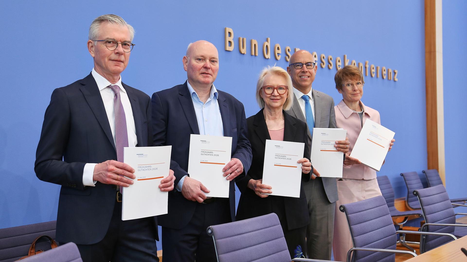 Bundespressekonferenz: Vorstellung des Frühjahrsgutachten 2026 - Sachverständigenrat zur Begutachtung der gesamtwirtschaftlichen Entwicklung Bundespressekonferenz: Vorstellung des Frühjahrsgutachten 2026 - Sachverständigenrat zur Begutachtung der gesamtwirtschaftlichen Entwicklung
