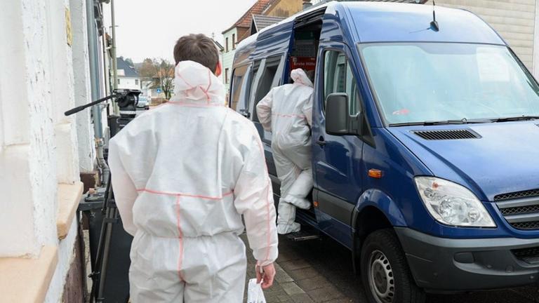 Die Spurensicherung der Polizei ist im Einsatz.