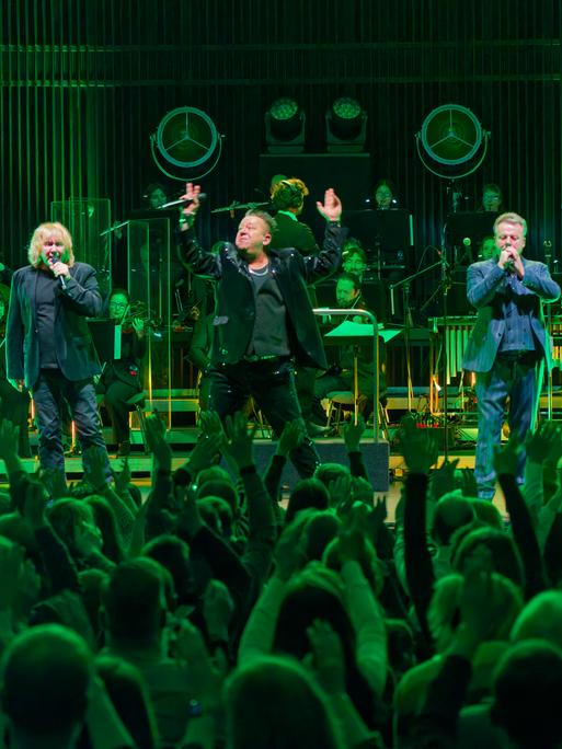 Mathias Dietrich, Jens Sembdner, Sebastian Krumbiegel, Tobias Künzel, Henri Schmidt und Wolfgang Lenk von Die Prinzen live bei einem Konzert in Hannover