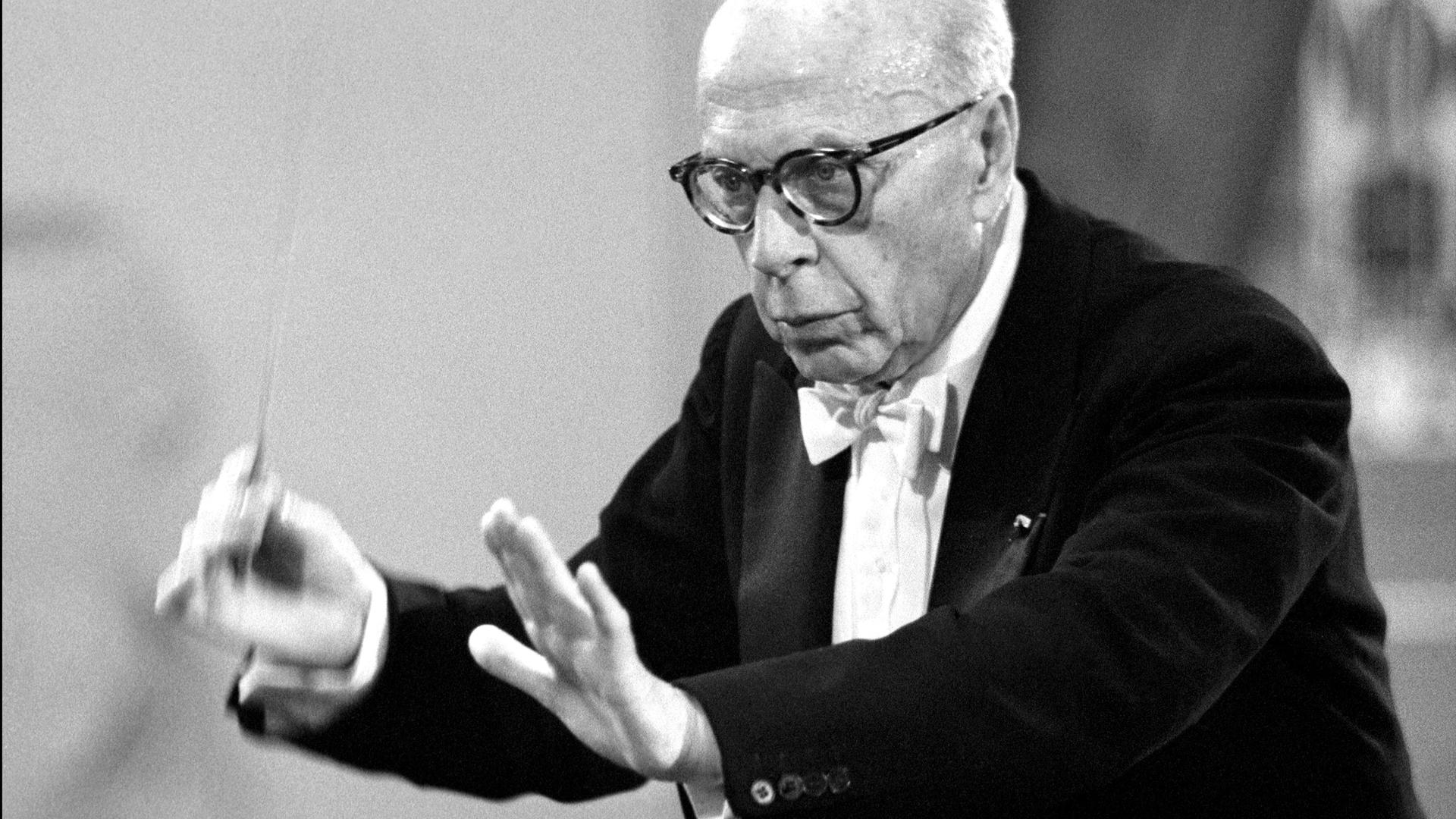 Der Dirigent Georg Szell beim Prager Frühling Festival ((Prague Spring International Music Festival) auf.