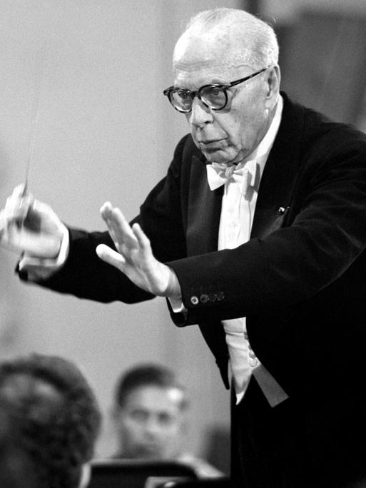 Der Dirigent Georg Szell beim Prager Frühling Festival ((Prague Spring International Music Festival) auf. Der Dirigent Georg Szell beim Prager Frühling Festival ((Prague Spring International Music Festival) auf.