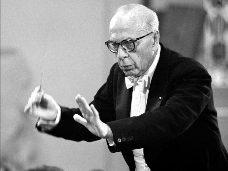 Der Dirigent Georg Szell beim Prager Frühling Festival ((Prague Spring International Music Festival) auf. Der Dirigent Georg Szell beim Prager Frühling Festival ((Prague Spring International Music Festival) auf.