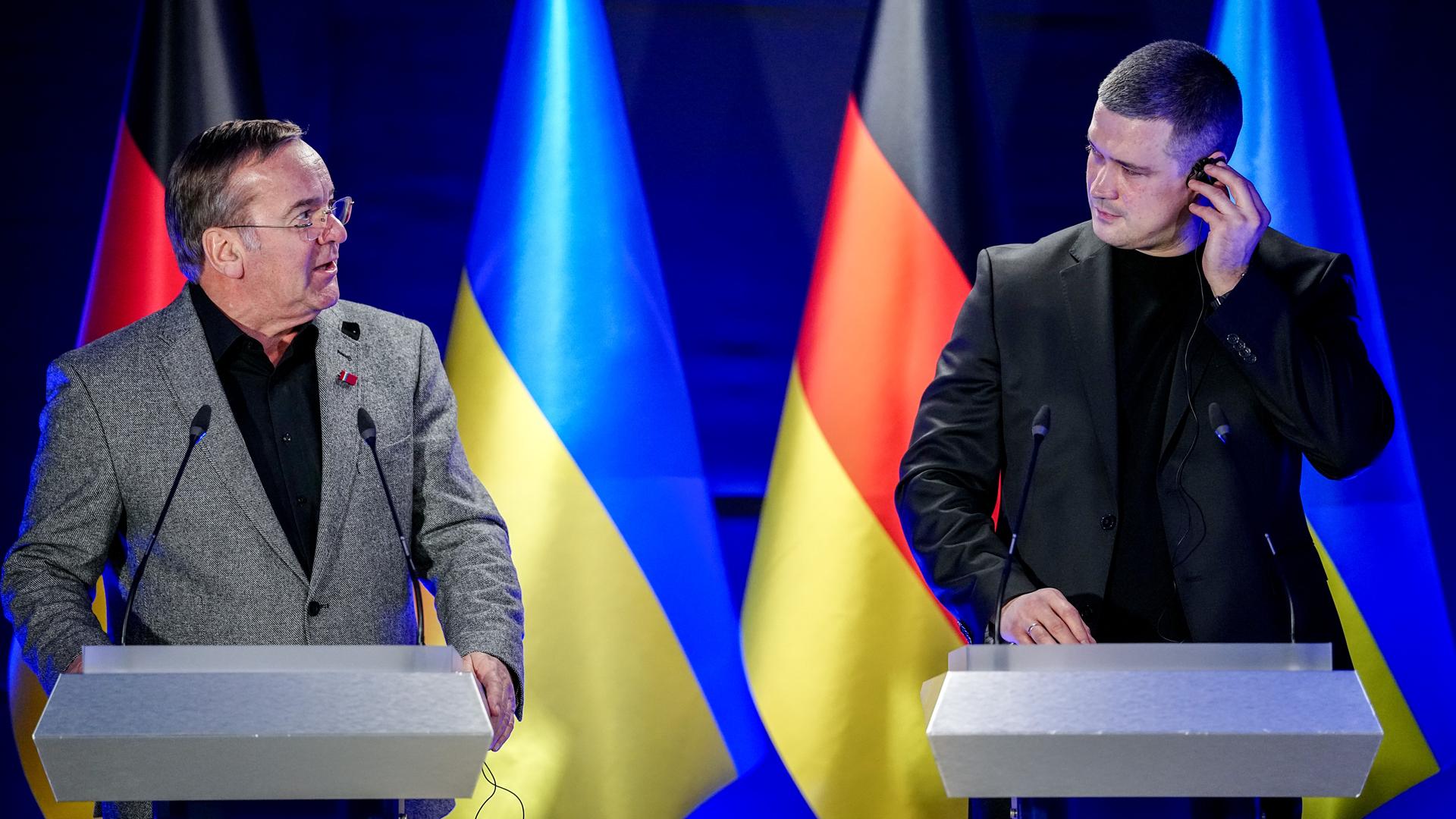 Boris Pistorius (SPD), Bundesminister der Verteidigung, und Mychajlo Fedorow, Verteidigungsminister der Ukraine, geben eine Pressekonferenz. Boris Pistorius (SPD), Bundesminister der Verteidigung, und Mychajlo Fedorow, Verteidigungsminister der Ukraine, geben eine Pressekonferenz.