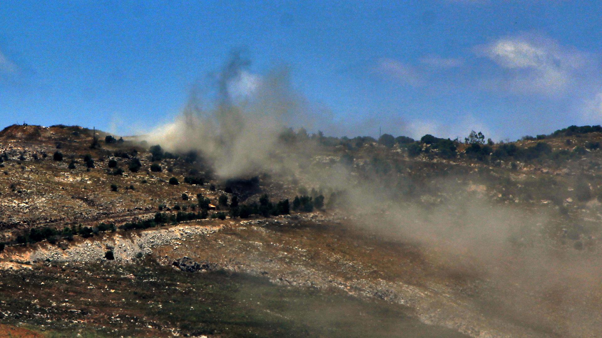 Rauch über dem libanesischen Ort Shoukin nach israelischen Luftangriffen Rauch über dem libanesischen Ort Shoukin nach israelischen Luftangriffen