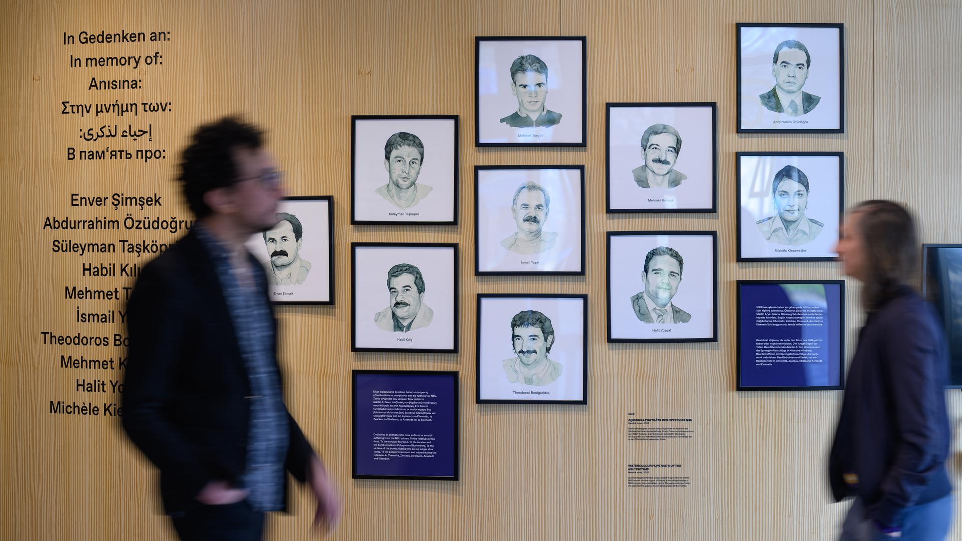 Ausstellungswand mit Aquarellen von Hendrik Jonas, der die NSU-Opfer Enver Simsek, Abdurrahim Özüdogru, Süleyman Tasköprü, Habil Kilic, Mehmet Turgut, Ismail Yasar, Theodoros Boulgarides, Mehmet Kubasik, Halit Yozgat und Michèle Kiesewetter gemalt hat. Ausstellungswand mit Aquarellen von Hendrik Jonas, der die NSU-Opfer Enver Simsek, Abdurrahim Özüdogru, Süleyman Tasköprü, Habil Kilic, Mehmet Turgut, Ismail Yasar, Theodoros Boulgarides, Mehmet Kubasik, Halit Yozgat und Michèle Kiesewetter gemalt hat.