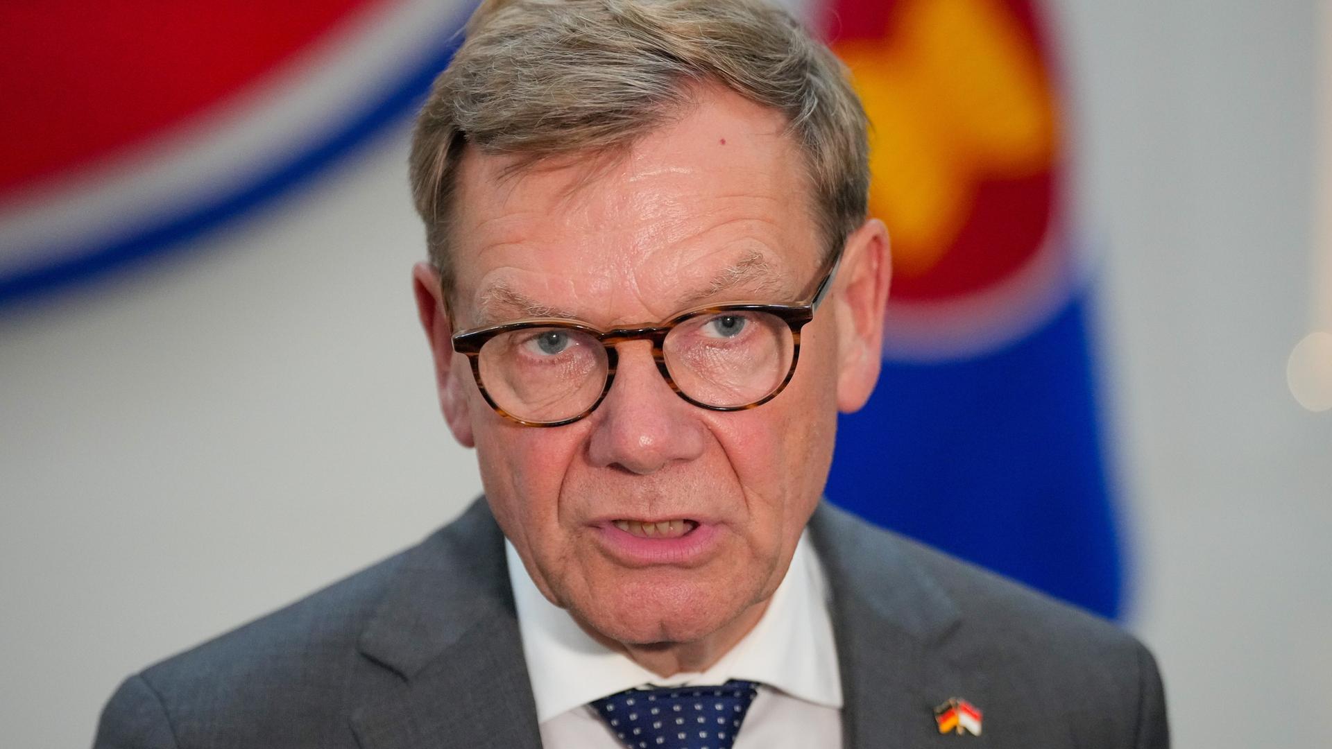 Bundesaußenminister Johann Wadephul (CDU) bei einem Presse-Statement in Indonesien. Bundesaußenminister Johann Wadephul (CDU) bei einem Presse-Statement in Indonesien.
