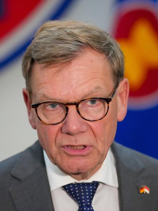 Bundesaußenminister Johann Wadephul (CDU) bei einem Presse-Statement in Indonesien.
