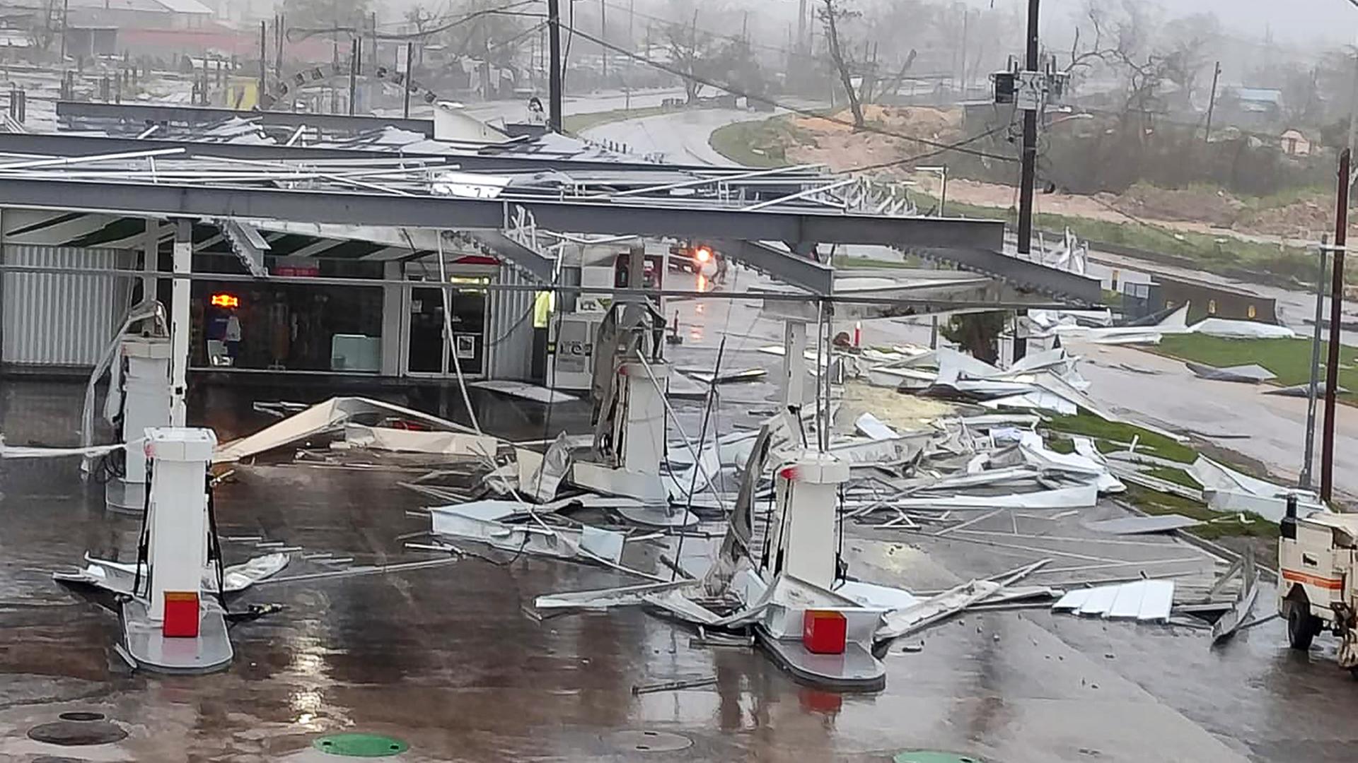 Das Foto zeigt eine zerstörte Tankstelle nach dem Hurrikan "Melissa" auf Jamaika. Das Foto zeigt eine zerstörte Tankstelle nach dem Hurrikan "Melissa" auf Jamaika.