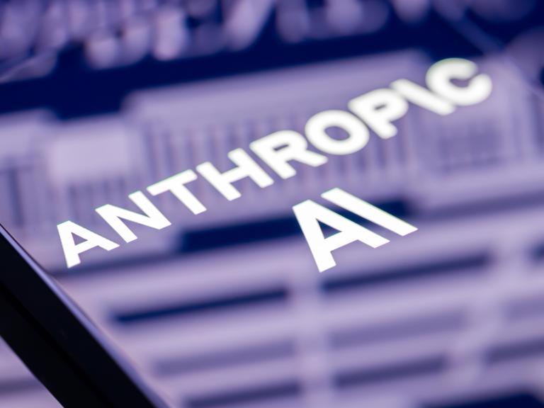 Das Anthropic Logo auf einem Smartphone