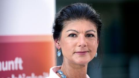 Nahaufnahme von Sahra Wagenknecht während einer Pressekonferenz