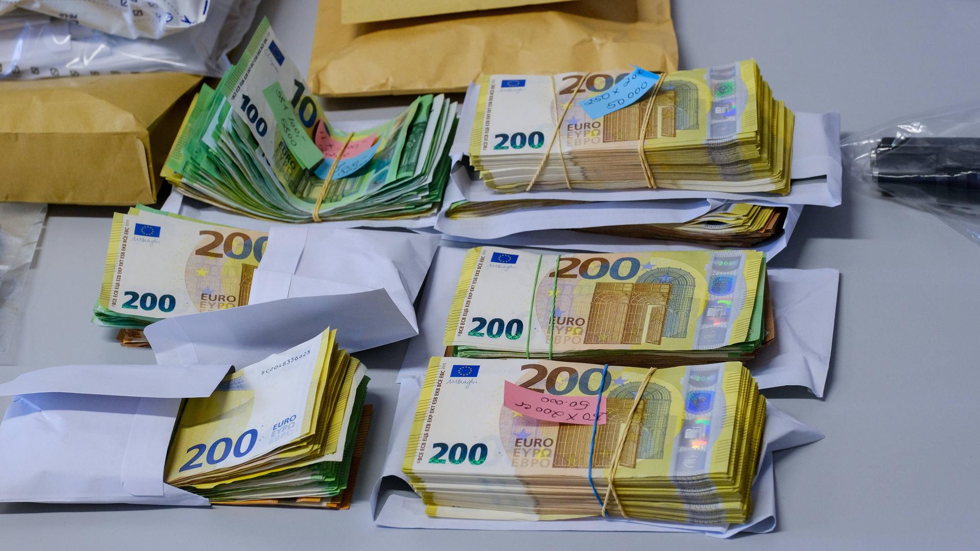 Mehrere Festnahmen - Europäische Ermittler zerschlagen Netzwerk für Geldwäsche