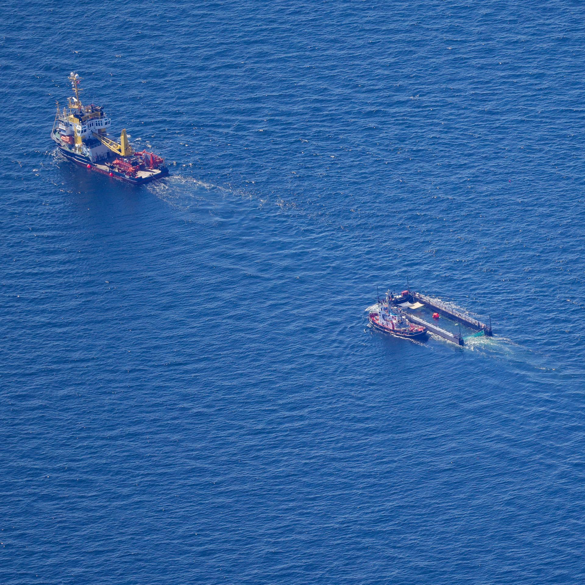 Der Buckelwal wurde in seiner Barge von einem Schlepper entlang der dänischen Küste in Höhe unterhalb von Skagen, im sogenannten Skagerrak, durch die Ostsee gezogen.