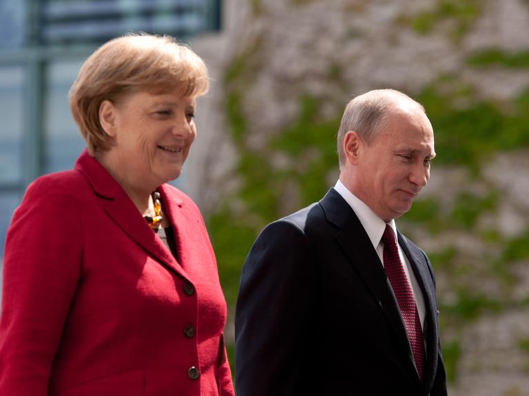 Die frühere Bundeskanzlerin Angela Merkel und Russlands Präsident Wladimir Putin beim Besuch im Bundeskanzleramt in Berlin am 1.6.2012.
