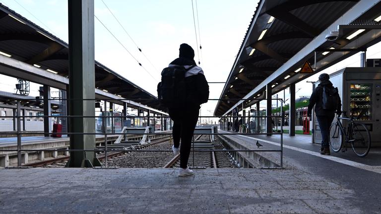 Deutsche Bahn - Zugverkehr Durch Streik Der Lokführer Größtenteils ...