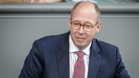 Berlin: Helge Braun (CDU), der Vorsitzende des Haushaltsausschusses des Deutschen Bundestages, spricht im Plenum des Bundestags.